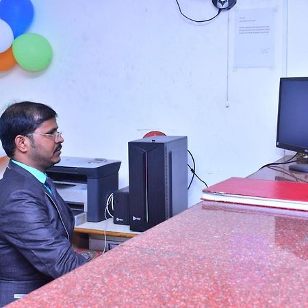 Hotel Mid East Haridaspur Экстерьер фото