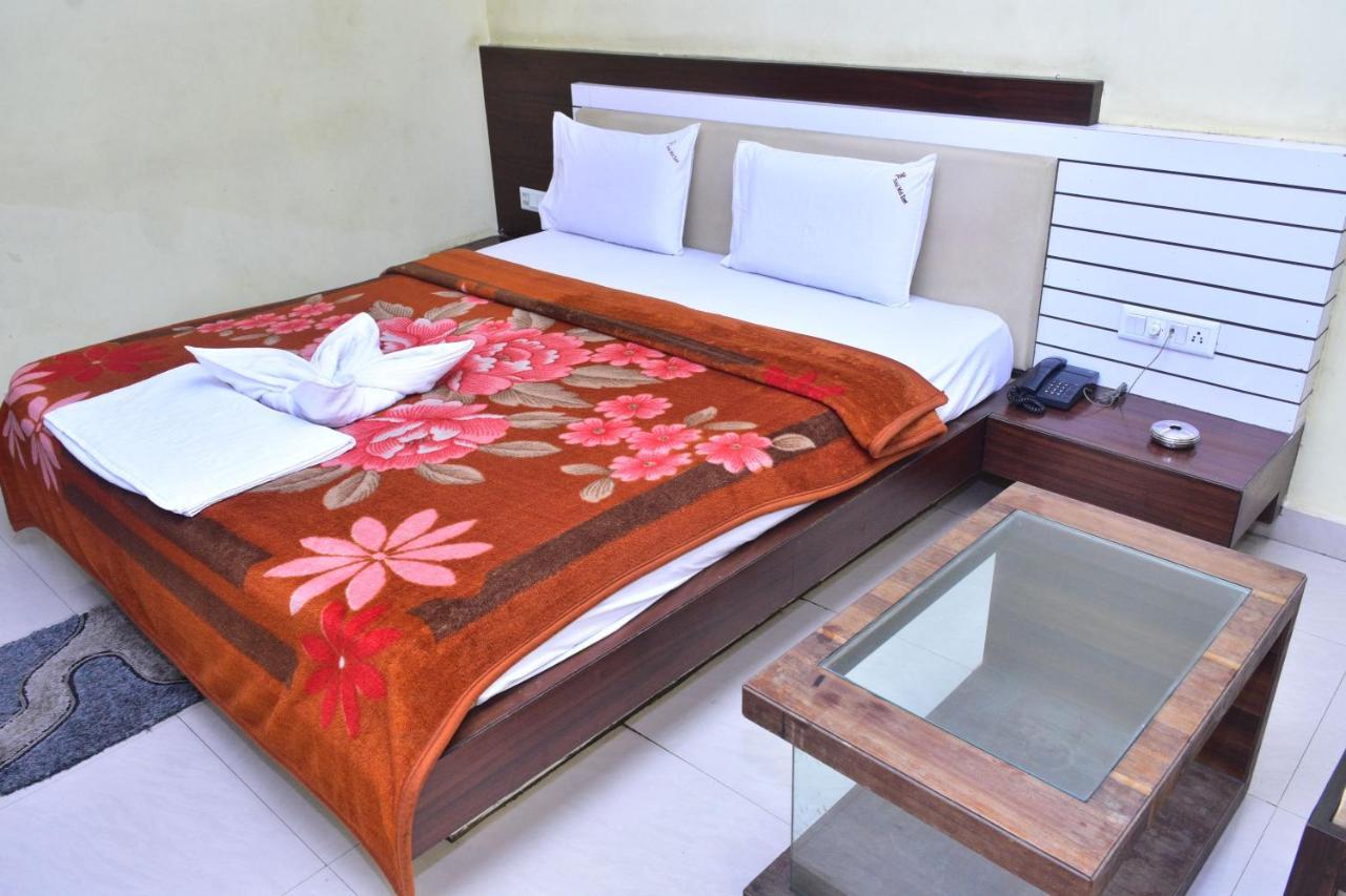 Hotel Mid East Haridaspur Экстерьер фото