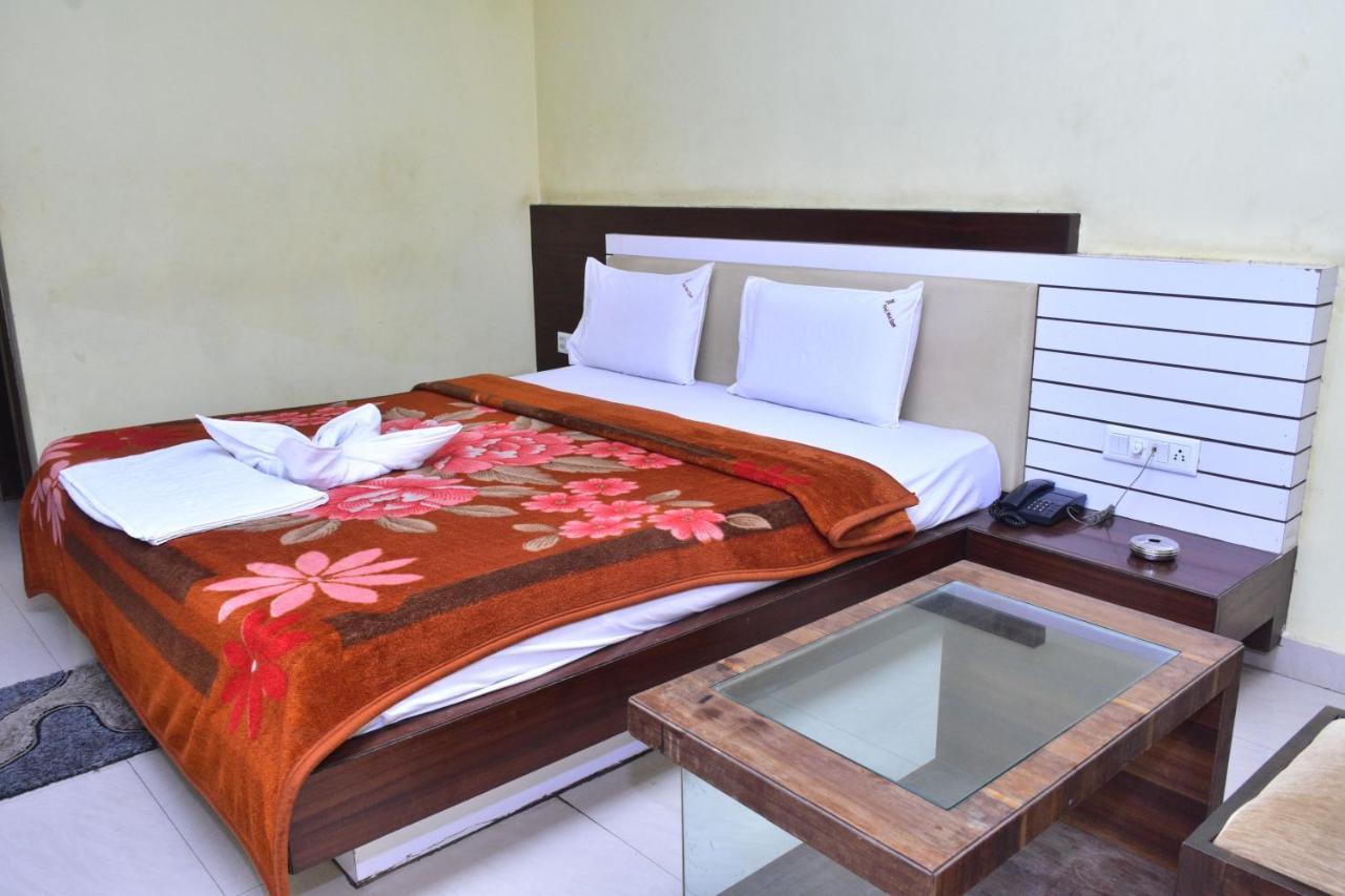 Hotel Mid East Haridaspur Экстерьер фото