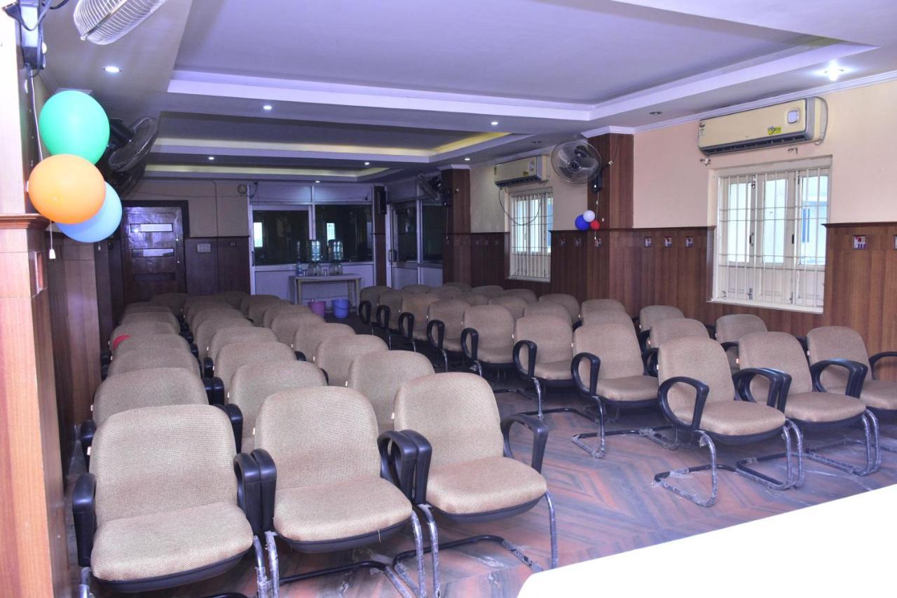 Hotel Mid East Haridaspur Экстерьер фото