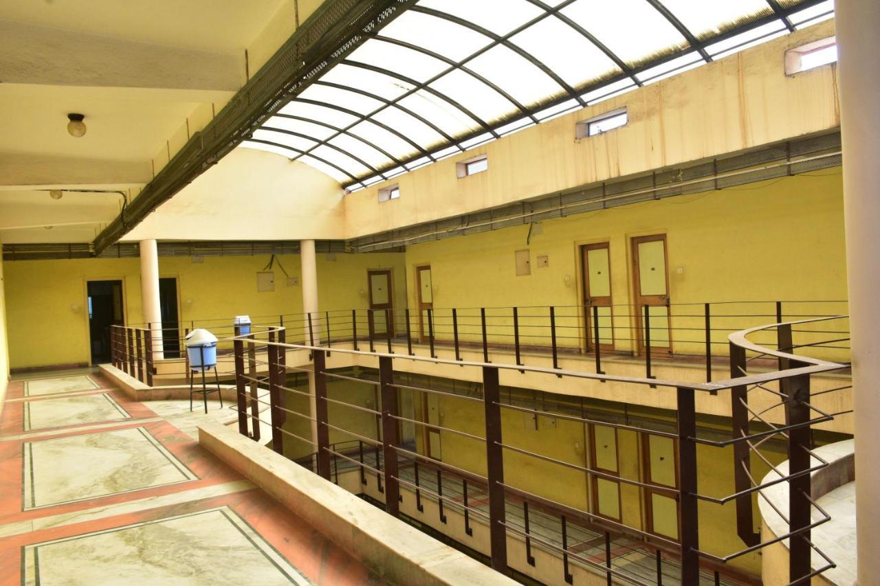 Hotel Mid East Haridaspur Экстерьер фото