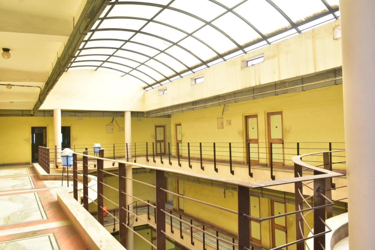 Hotel Mid East Haridaspur Экстерьер фото